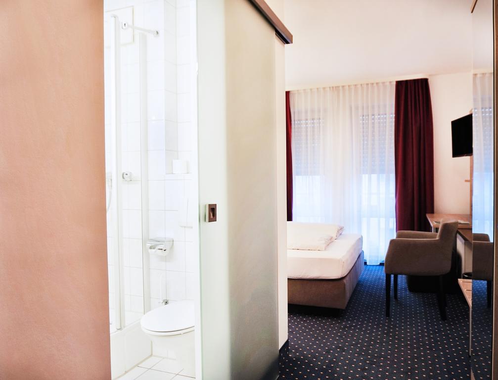 Hotel Poinger Hof Exterior photo